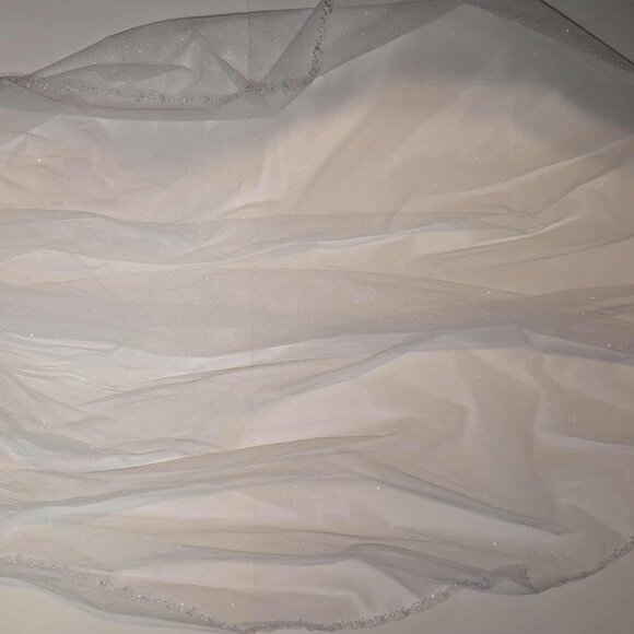 David’s Bridal Sparkle Tulle Bridal Veil with Beaded Scalloped Edge – Ivory - Picture 9 of 15